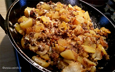 Recette Reste de grillade - Poêlée viande, oignons, pommes de terre 