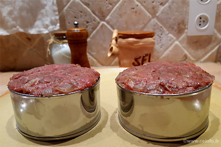 Recette Steak haché amélioré aux oignons, anis, cannelle et coriandre 