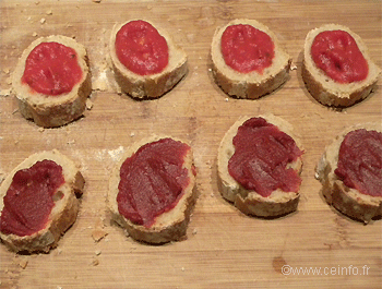 Recette Toasts de soubressade fraîche à la tomate 