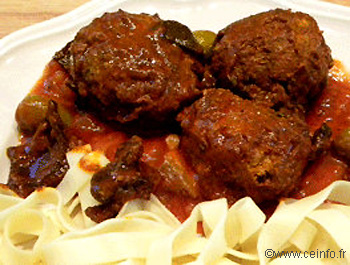 Recette Boulettes de bœuf, porc et veau en sauce tomate aux oignons 