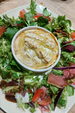 Recette Camembert au four et sa salade 