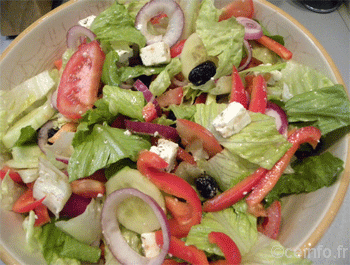 Recette Salade romaine à la féta, tomate et concombre [Très facile] 