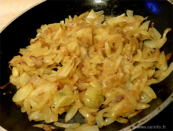 Recette Poêlée de champignons aux oignons caramélisés 