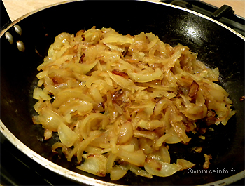 Recette Poêlée de champignons aux oignons caramélisés 