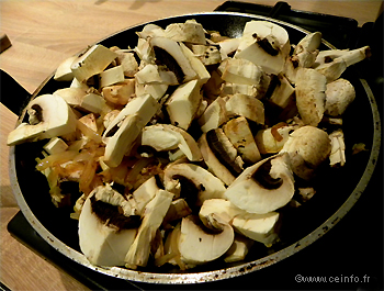 Recette Poêlée de champignons aux oignons caramélisés 