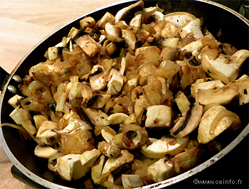 Recette Poêlée de champignons aux oignons caramélisés 