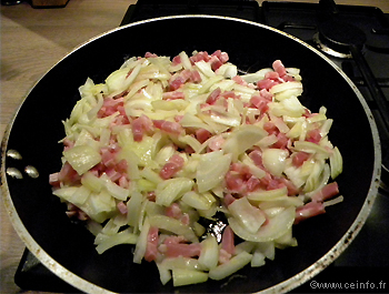 Recette Poêlée de courgettes aux lardons et oignons caramélisés 