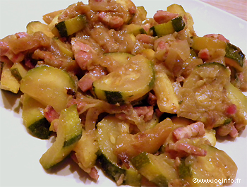 Recette Poêlée de courgettes aux lardons et oignons caramélisés 