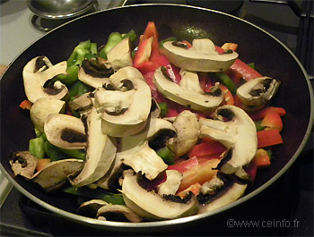 Recette Poêlée poivrons, tomates, champignons et pommes de terre 