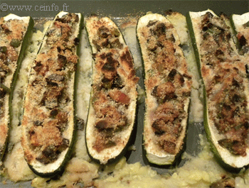 Recette Courgettes farcies aux petits légumes [Recette facile] 