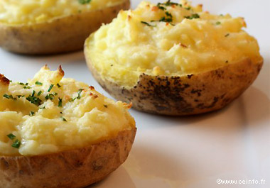 Recette Pommes de terre farcies aux lardons et à l'oignon 