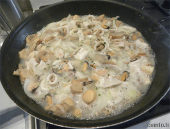 Recette Cassolette de fruits de mer et sa sauce blanche aux champignons - [Recette facile] 