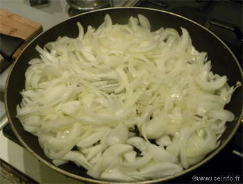 Recette Cassolette de soupe à l'oignon gratinée à l'emmental 