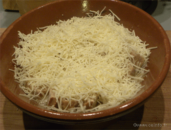 Recette Cassolette de soupe à l'oignon gratinée à l'emmental 